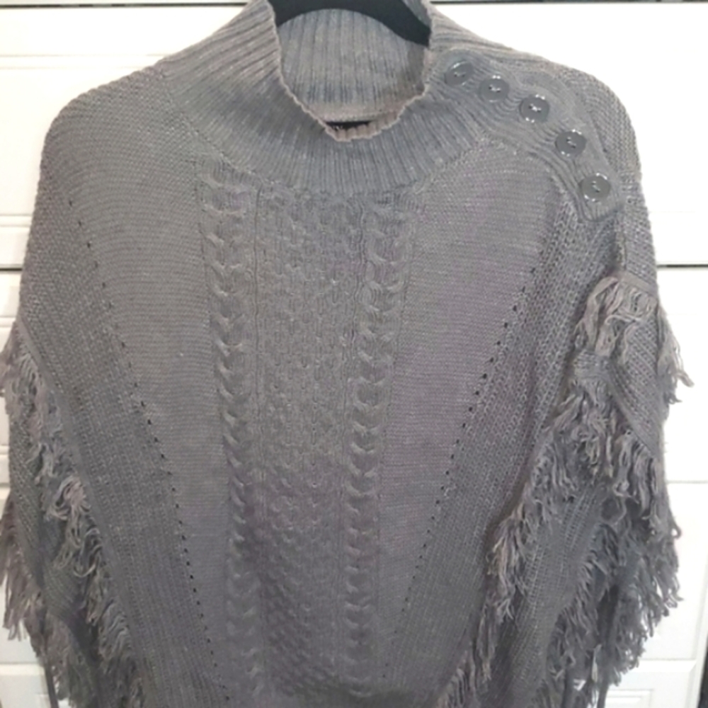 NWT New York & Co Women's Medium, gray Fringe poncho style sweater with ties.